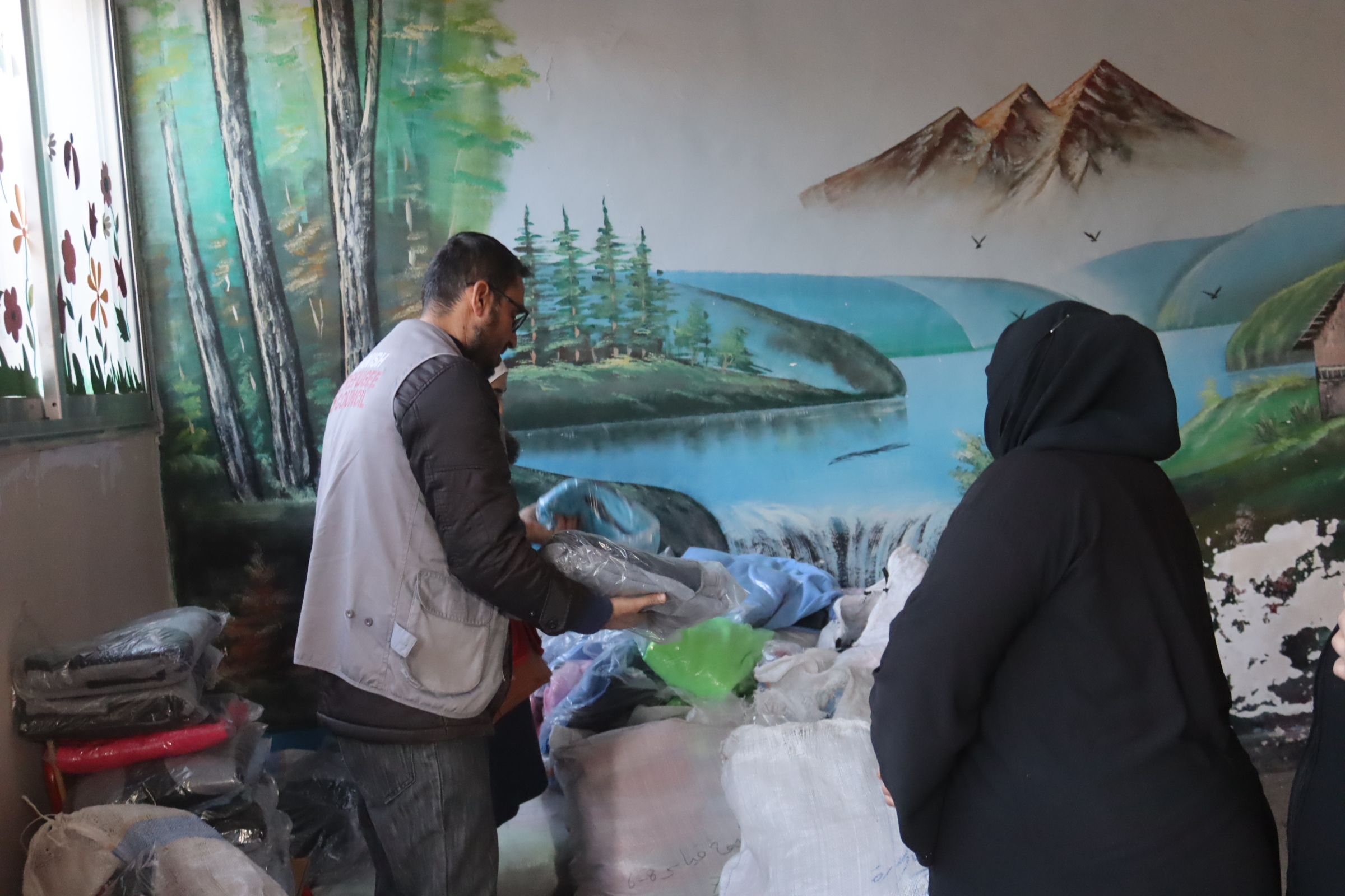 Distributions to people in need in Aleppo, Syria. February 2023. Photo by: DRC Syria