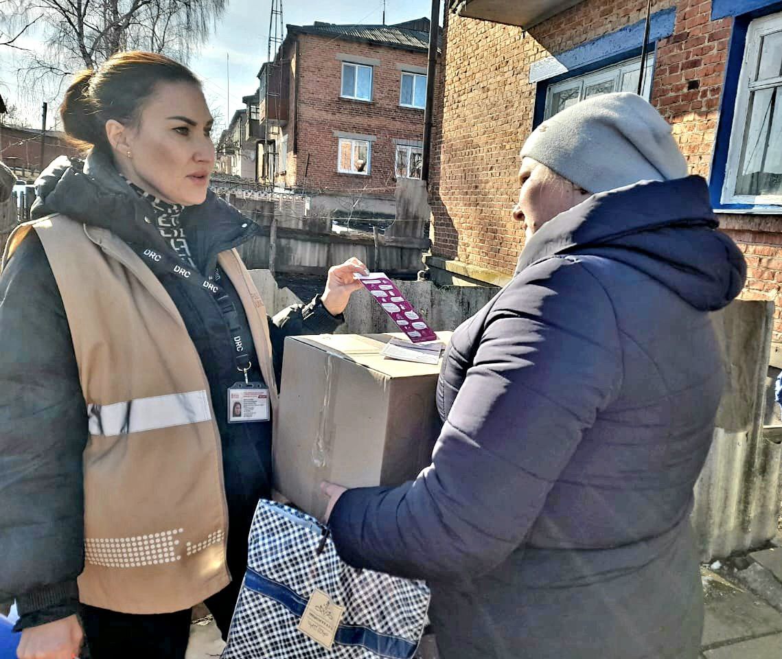 Delivering dignity kits to women residing near the front line.© DRC Ukraine, 2024. 