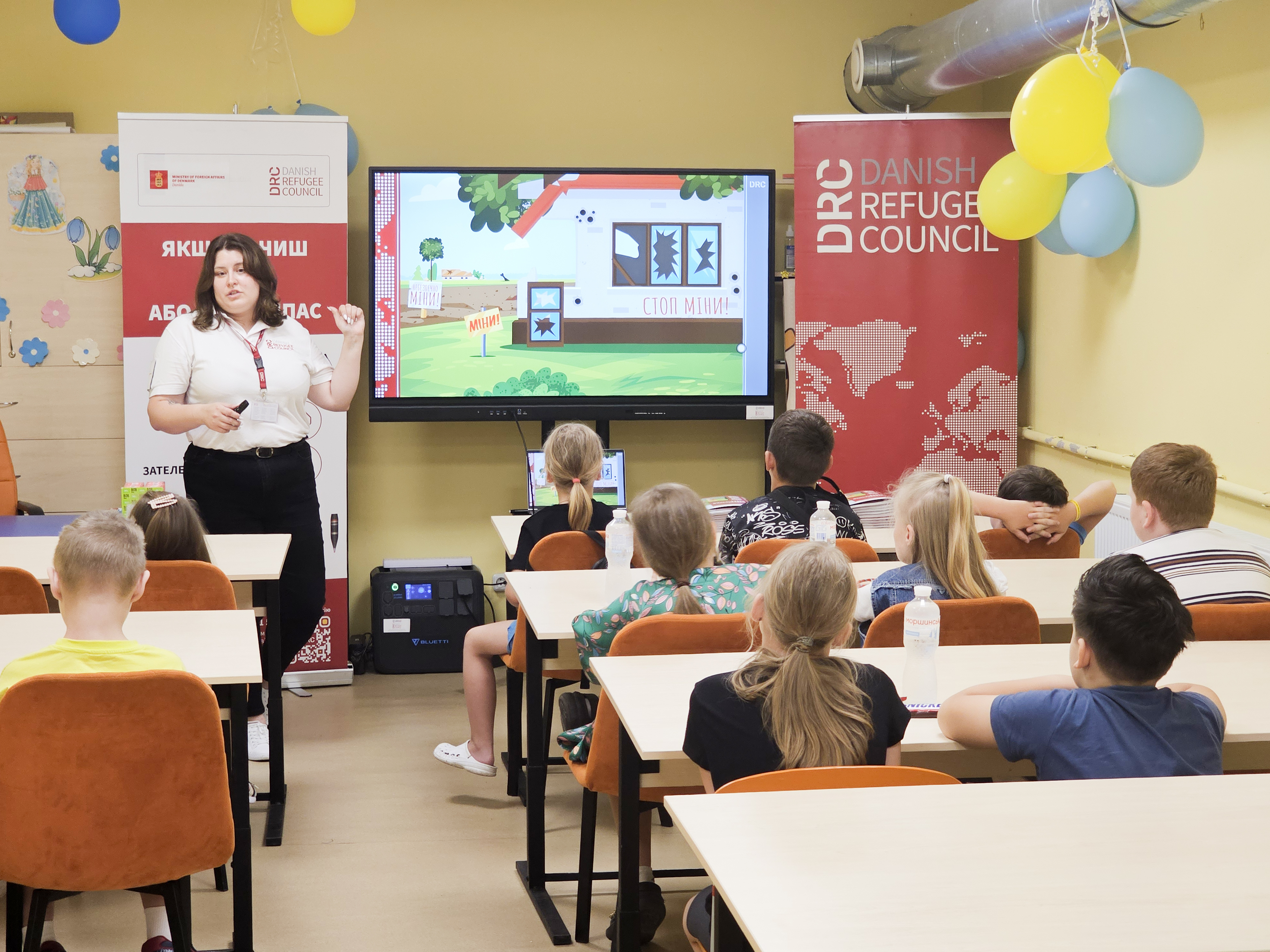 Children learn safe behaviour algorithms through comics and games.©DRC Ukraine, 2025, Kharkiv Oblast, Volodymyr Malynka