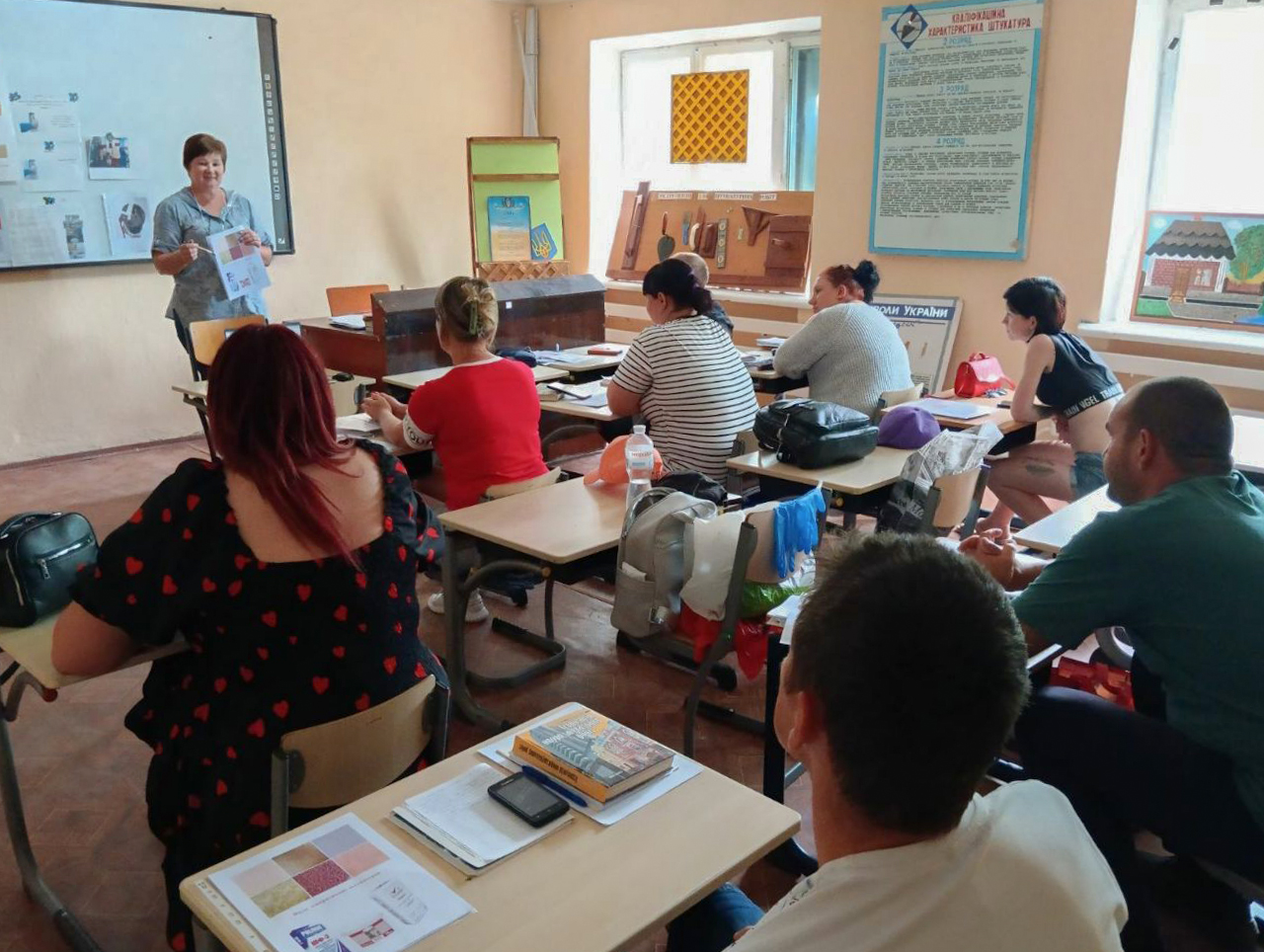 Future plasterers attend lectures in the lyceum in Snihurivka.  ©DRC Ukraine, 2024.